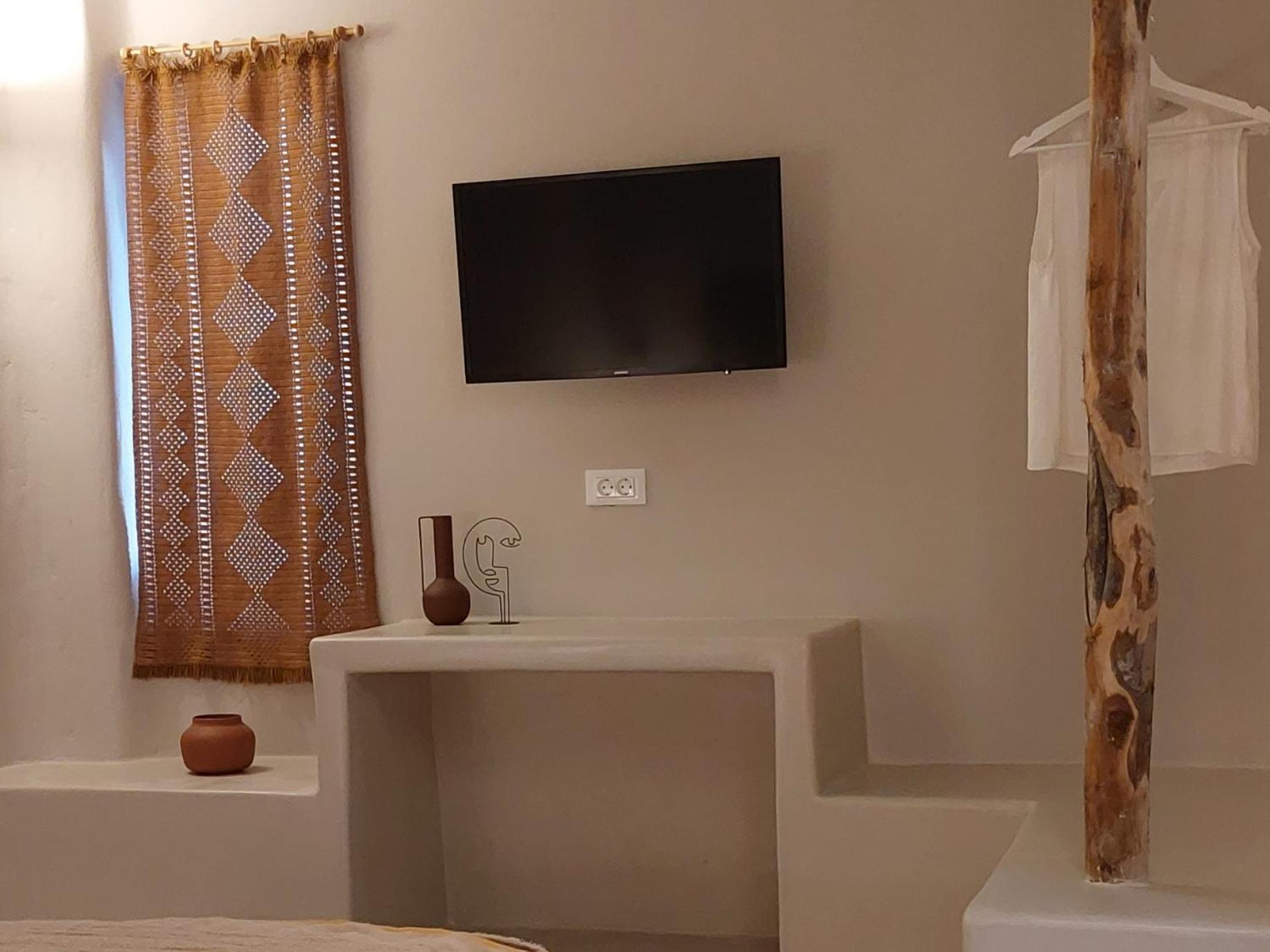 Elements Cave Suites Меґалохорі Номер фото